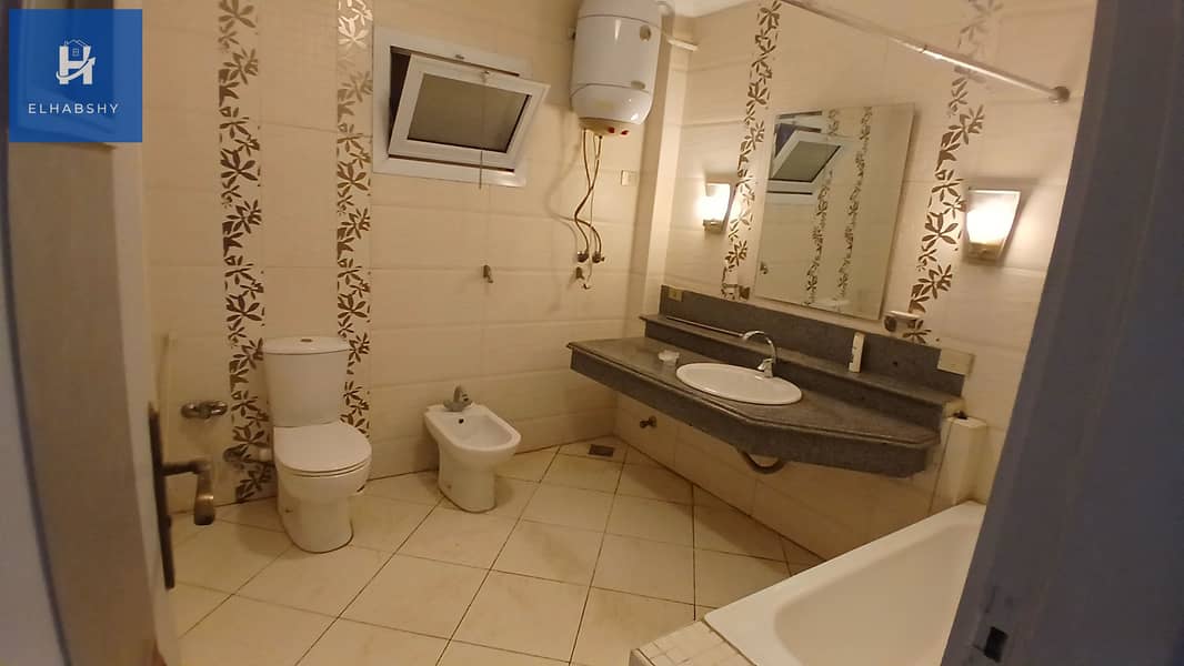 13 شقة للبيع في الدقى 290م فى شارع فينى الرئيسى و كأنك فى الزمالك ( تشطيب مجدد ) .  (13). jpg