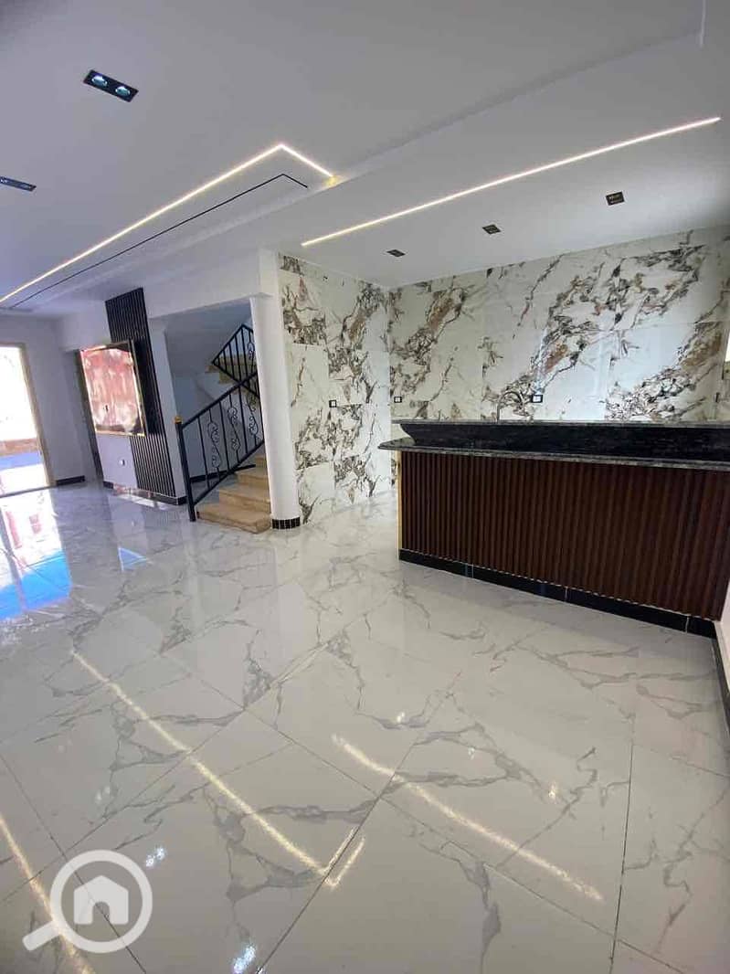 5 9503a937-4d03-47a0-80d8-dda878a884a3. jpg