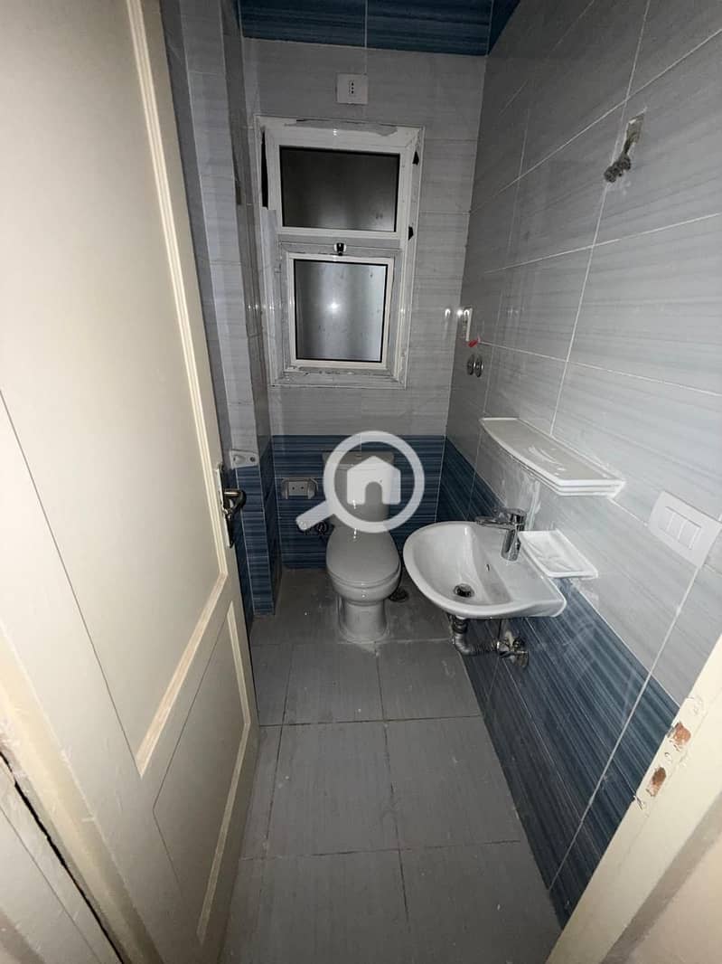 11 c76e9d0a-5956-44ba-bc8d-929151491eed. jpg