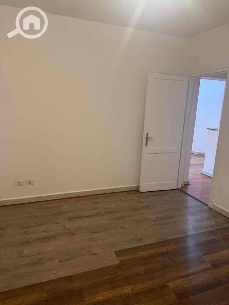 4 e8d412a8-67df-4f48-aefa-189bf7e9884b. jpg