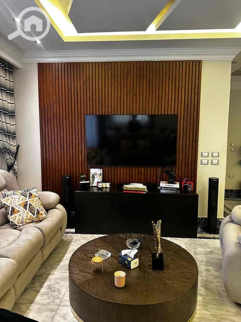 12 277b42ae-f572-43e8-b3a1-df0853606513. jpg