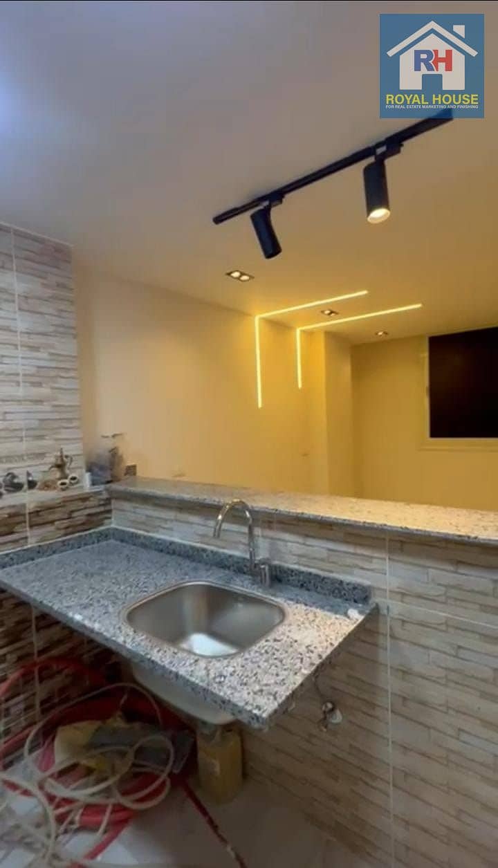 2 712096bc-e287-47ff-8b4b-9b03f37e4c27. jpeg