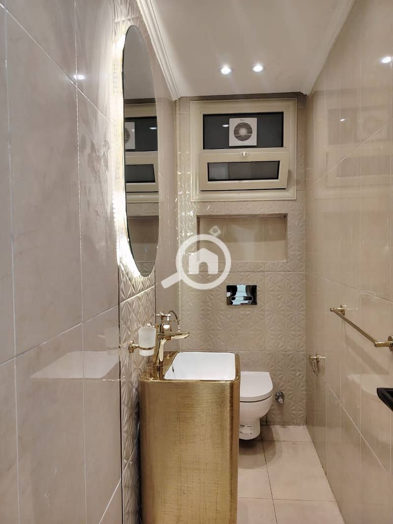 30 WhatsApp Image 2025-12-03 at 16.11. 54_257a1ba5. jpg