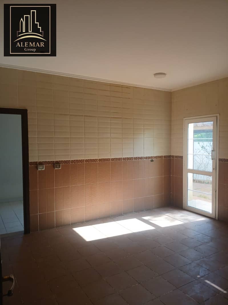 12 71e2a773-e37b-4477-9baa-59b8c41193c6. jpg