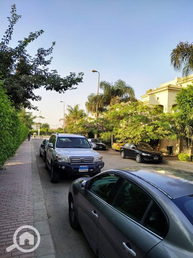 10 be7bfe9f-2f03-40cd-bada-19e896589c67. jpeg