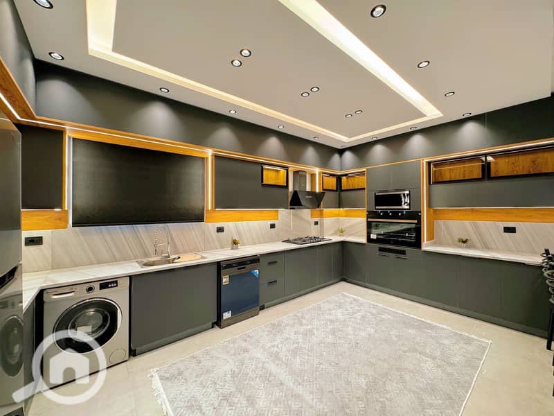 7 5612a1c6-3a30-4f6e-b836-3cf542fb5ea1. jpeg