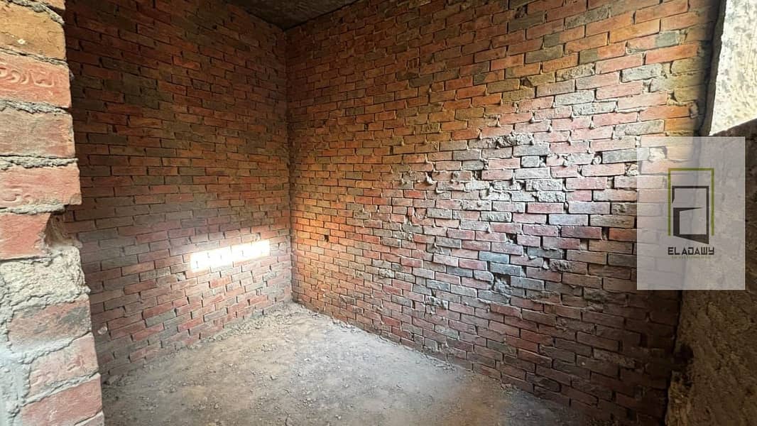 10 580d37a6-dfd4-4548-aea3-4e3d76a2730d. jpg