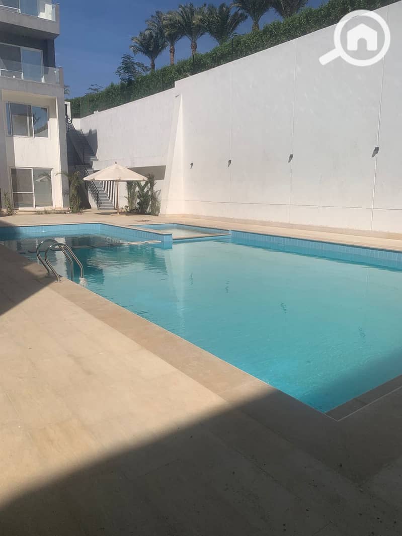 2 18d62f8a-67c4-457c-a63c-4e49924e3adf. jpg