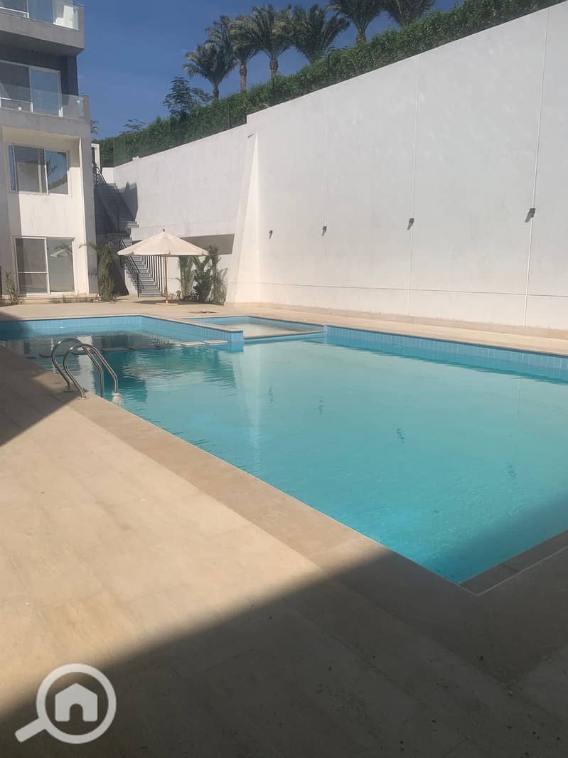 2 18d62f8a-67c4-457c-a63c-4e49924e3adf. jpg