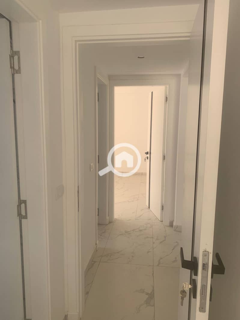 4 b46edc73-5c12-4045-9282-15e7780cedde. jpg