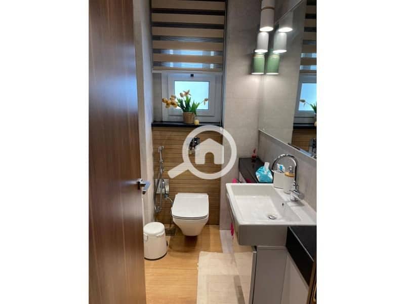 12 602f4534-fb4c-42e7-b5ce-441c2c756fb0. jpg