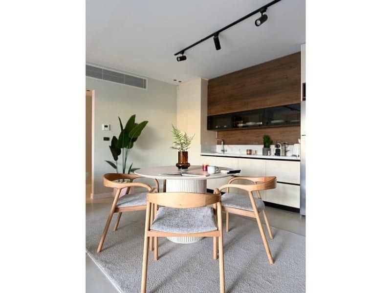 6 b488f503-fc7e-4f88-8872-c5605849ee09. jpg