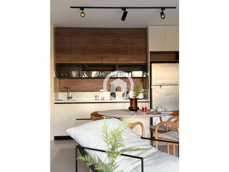 9 c9168b4c-0a45-4dd2-84f1-07de20e7fe12. jpg