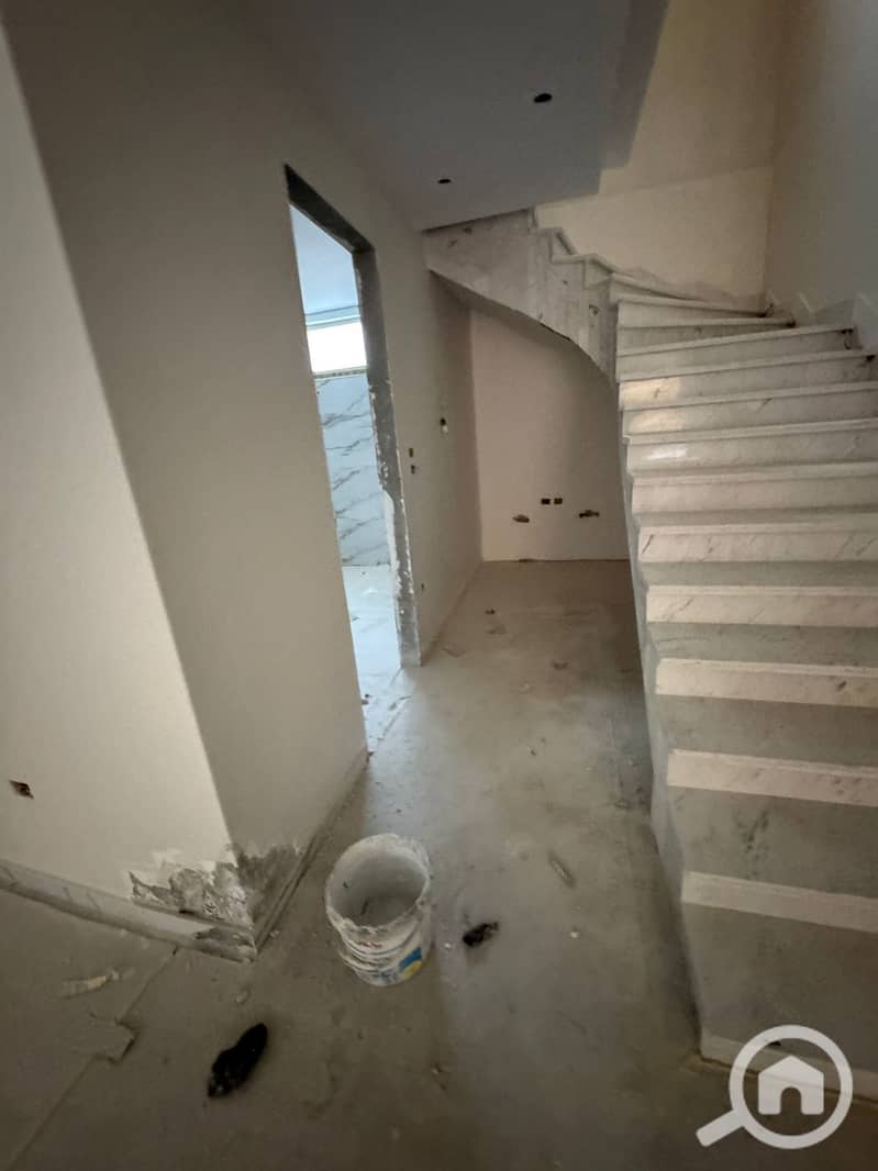 8 motion_photo_5431398249543938816. jpg