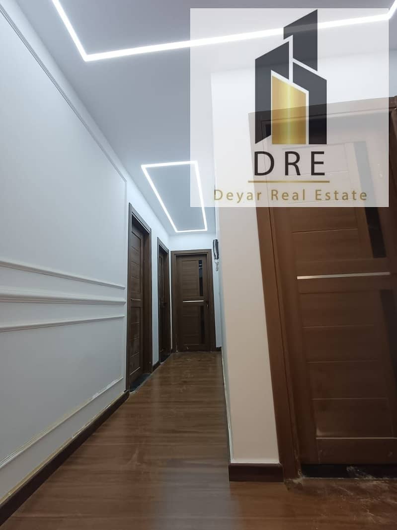 10 8c18fb76-c1c7-4a2b-8abe-2eb06d46ded4. jpg