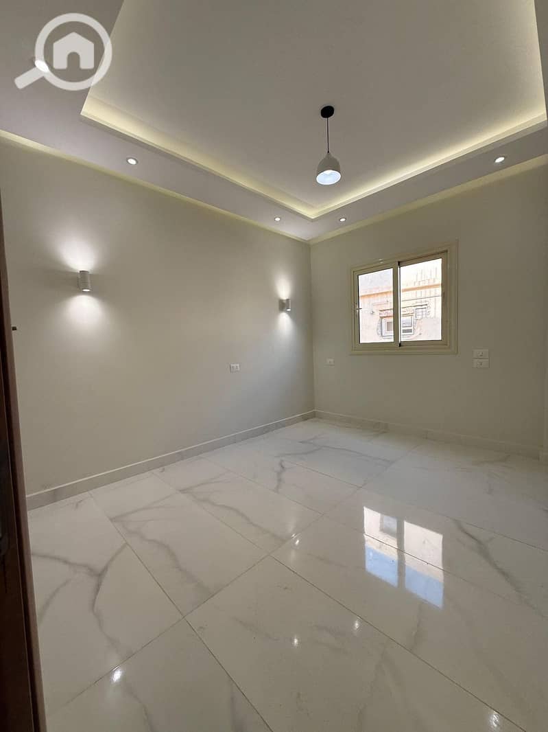 4 39bd662d-2857-4d5c-8a9d-bf8eca59c25c. jpg