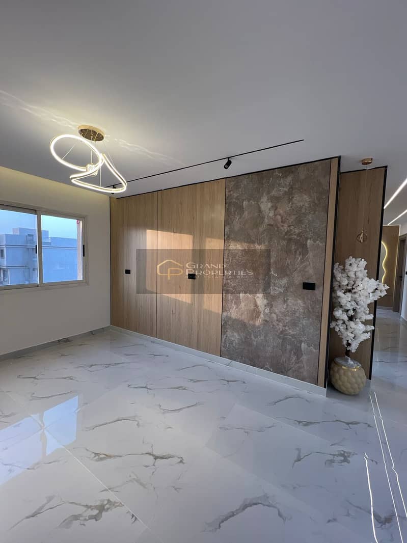 8 dc72a3b1-3b40-40b7-b719-dd574df6a5ed. jpg