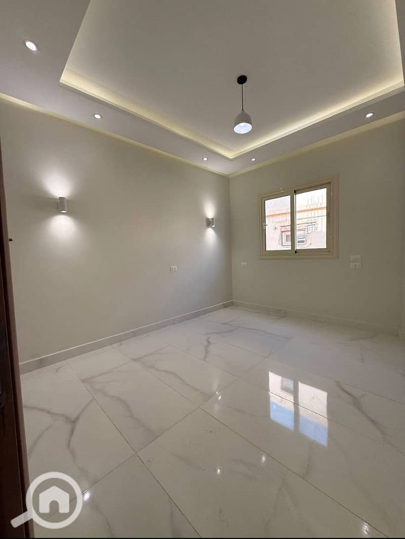 4 85a055e3-ba5e-4561-83c8-09cf76cc2c35. jpg