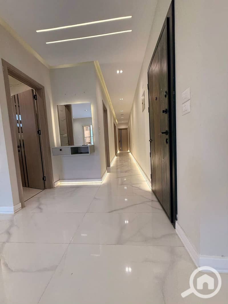 10 9db18bcb-2275-46de-8b8f-614961e4a278. jpg