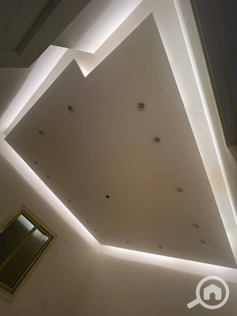 10 6d409c48-e10a-47fd-b3e7-ce477c97ed32. jpg