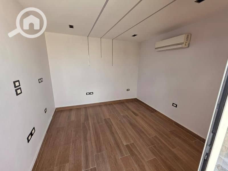 12 7f71a37b-791a-41ea-a66b-cc2bdd34c66a. jpg