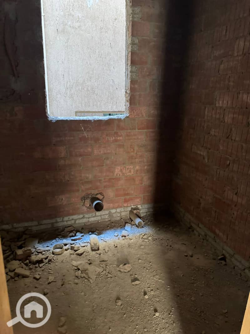 7 7353b28c-f032-40dc-b478-370d186826b8. jpeg