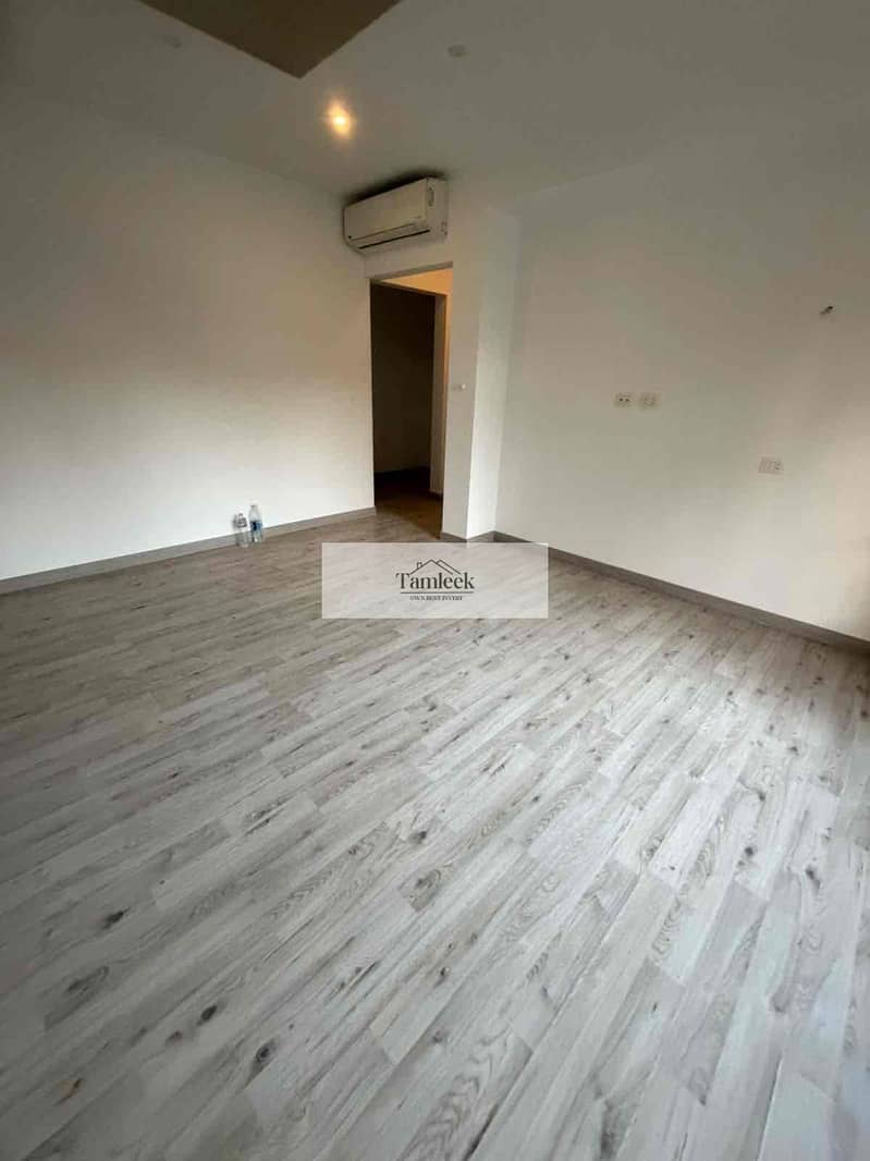 2 b2f10493-2f18-429b-aec0-d8f3432b2514. jpg