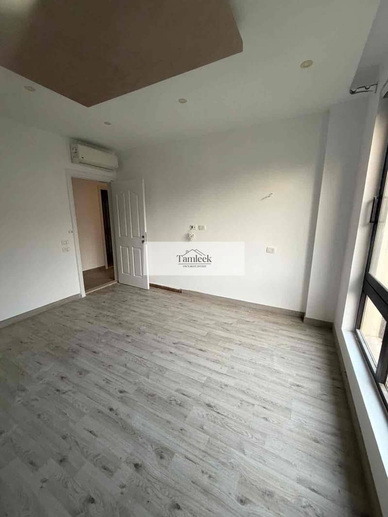 4 72ee815f-4f7e-4f21-b9c1-bd839f39a3f2. jpg