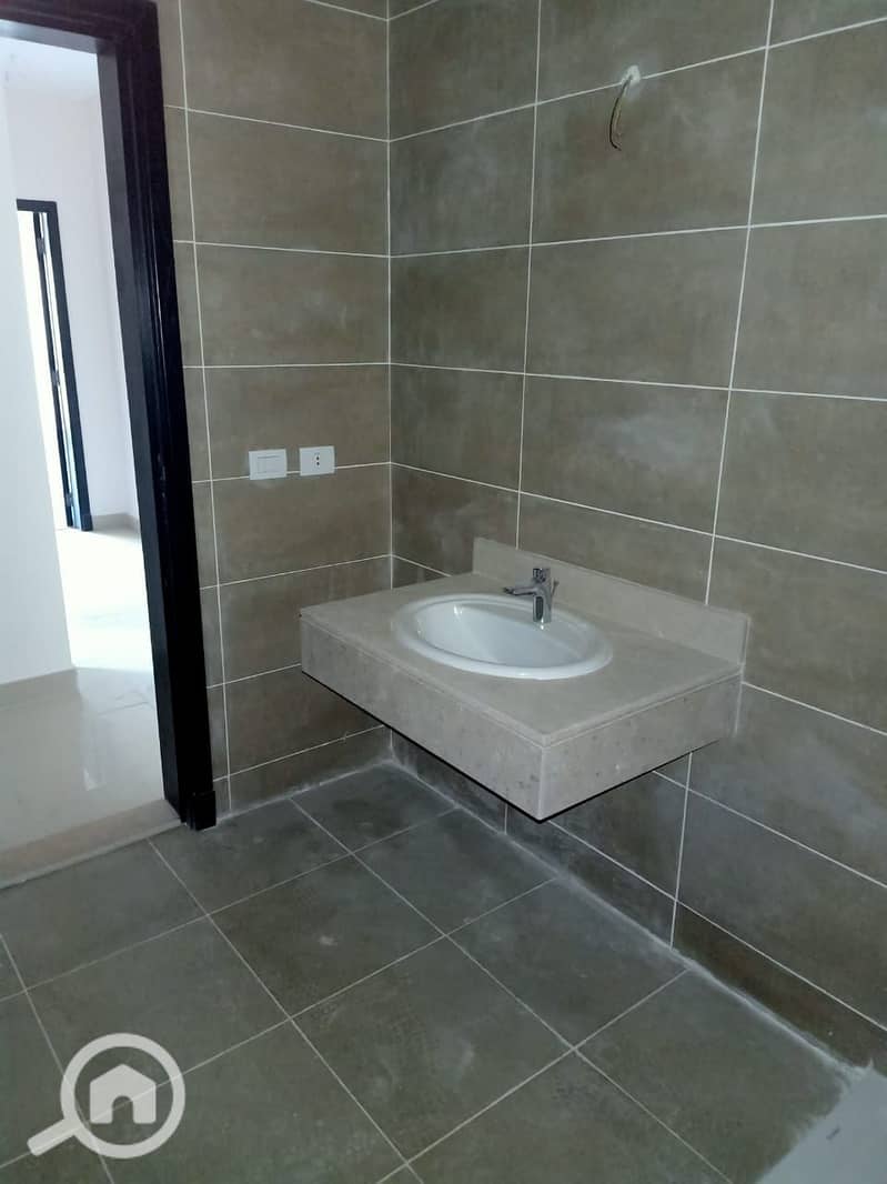 12 9d0ed25b-7f31-4b56-b68a-c24c3637f4e5. jpeg