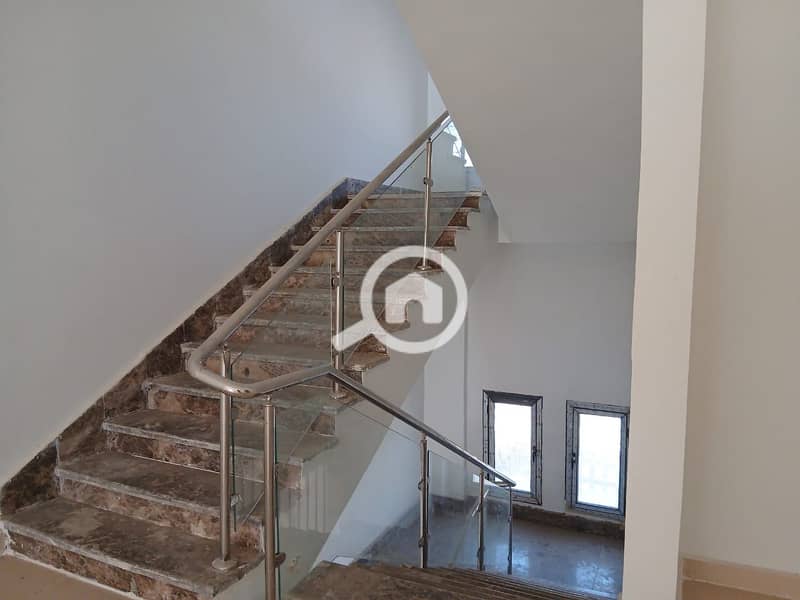 6 2310b528-8a8c-4789-a14c-63f2aa86a704. jpg