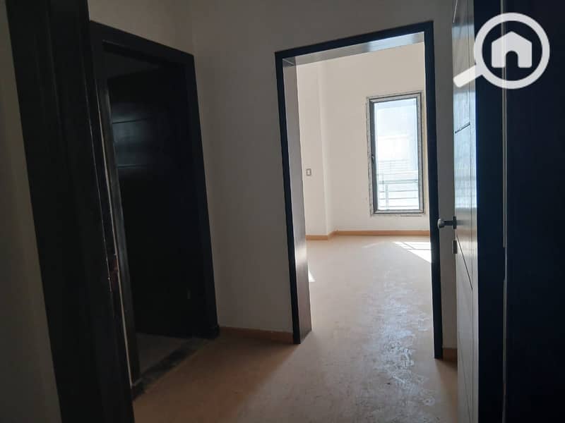 7 b9d25350-037e-45dc-a49b-03799e73615f. jpg