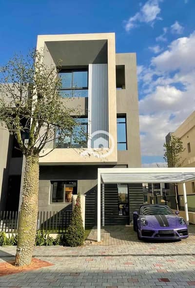 5 Bedroom Villa for Sale in New Cairo, Cairo - 89462052-22a9-4c4d-813e-1e9d2f34e3d3. jpg