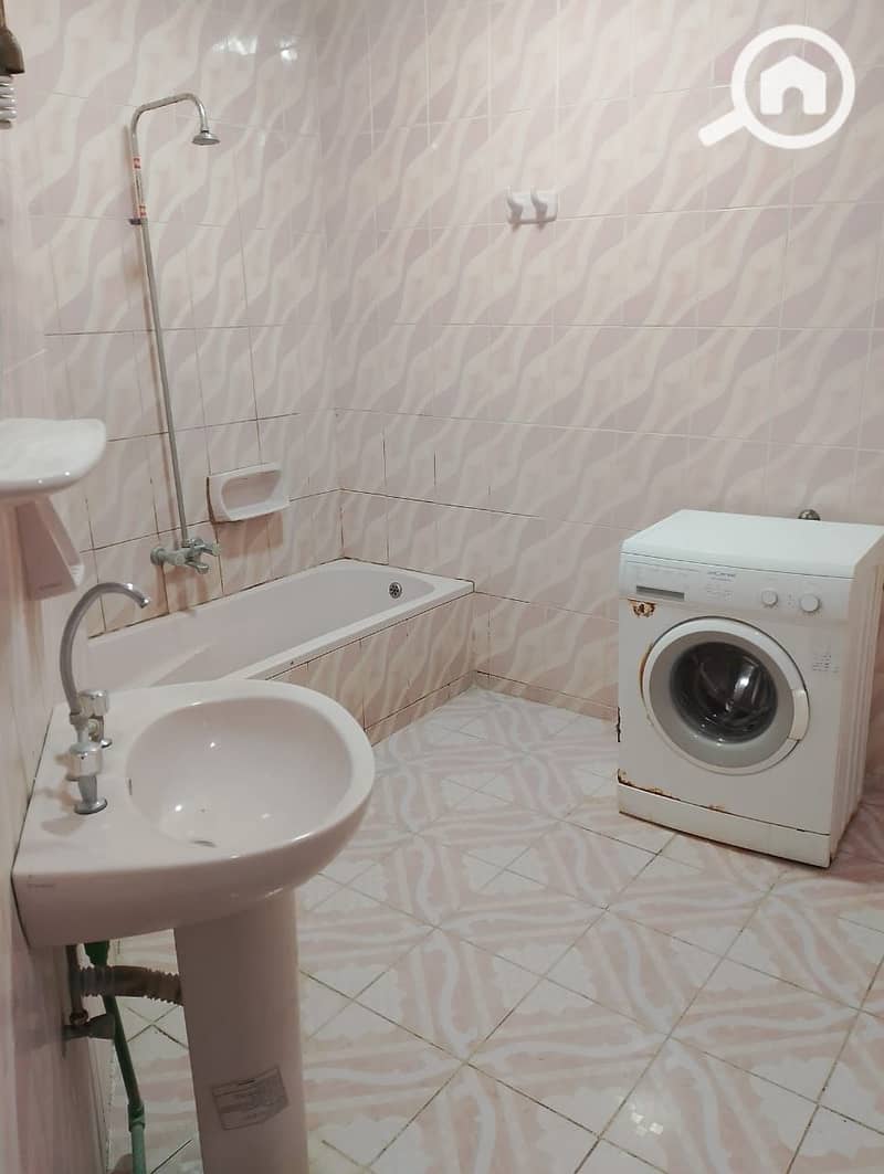 10 807e7ffd-64ca-4b58-a252-d6f368e8ad7a. jpg