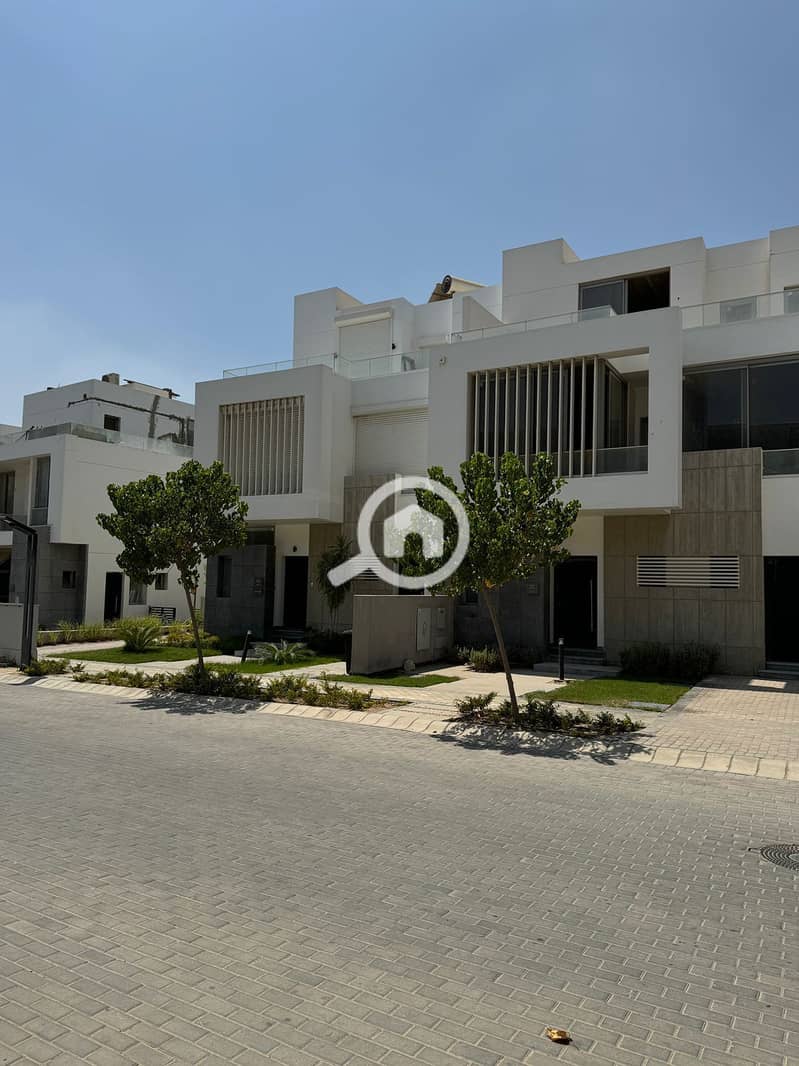 10 853c59b0-89fb-4424-9e16-a8a23925f17b. jpg