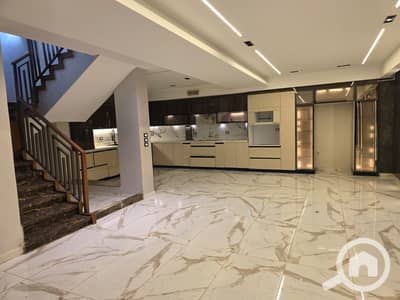 فیلا 6 غرف نوم للايجار في القاهرة الجديدة، القاهرة - WhatsApp Image 2025-12-05 at 1.04. 01 AM (2). jpeg