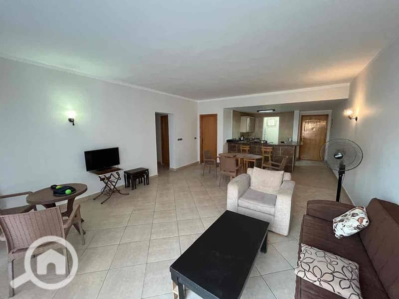 4 654b22c5-94d2-468c-a2df-d20a3e57bee3. jpg