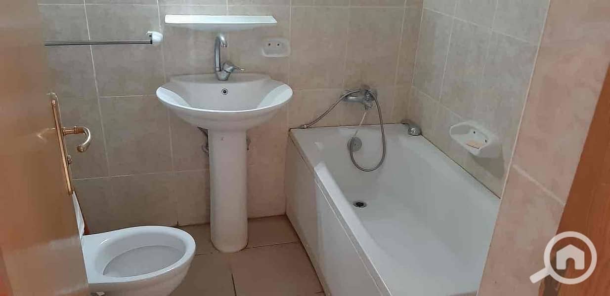 10 6d86bc67-e4a0-4239-bb52-29451ea35425. jpg