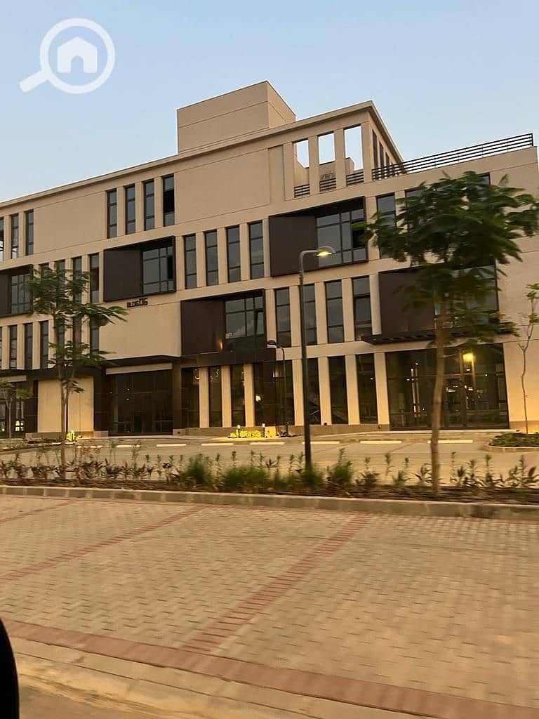 4 85f5f567-2f84-4589-a52c-ad9353e446cf. jpg