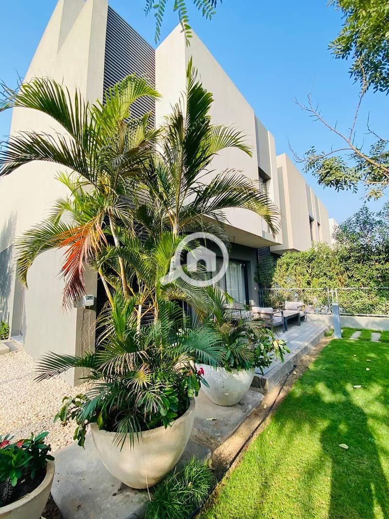 4 126c478a-7f24-4146-a9d4-efb2980b8697. jpeg