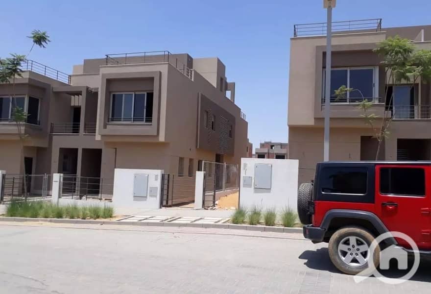 10 b0f0476e-7f0b-424d-9f83-368d773ea99b. jpeg