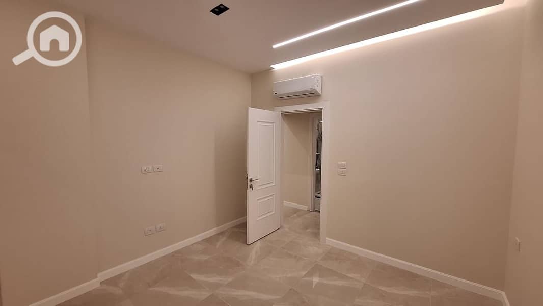 4 d477d1d4-60a9-45ed-b1c4-30ea80a2bafe. jpeg