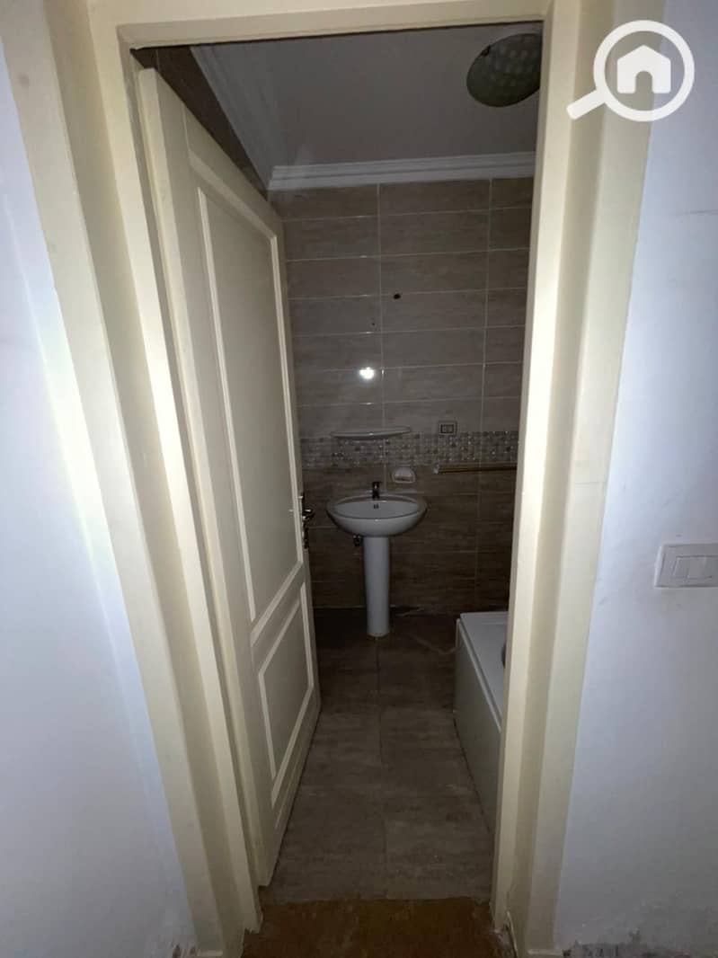 9 227325f0-7fb1-4df9-8cd7-4c6c3773bc6d. jpeg