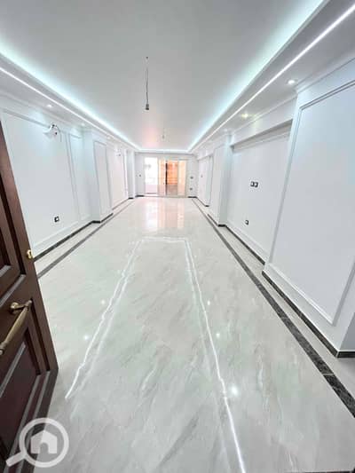 شقة 4 غرف نوم للايجار في سابا باشا، الإسكندرية - IMG_4730. jpg