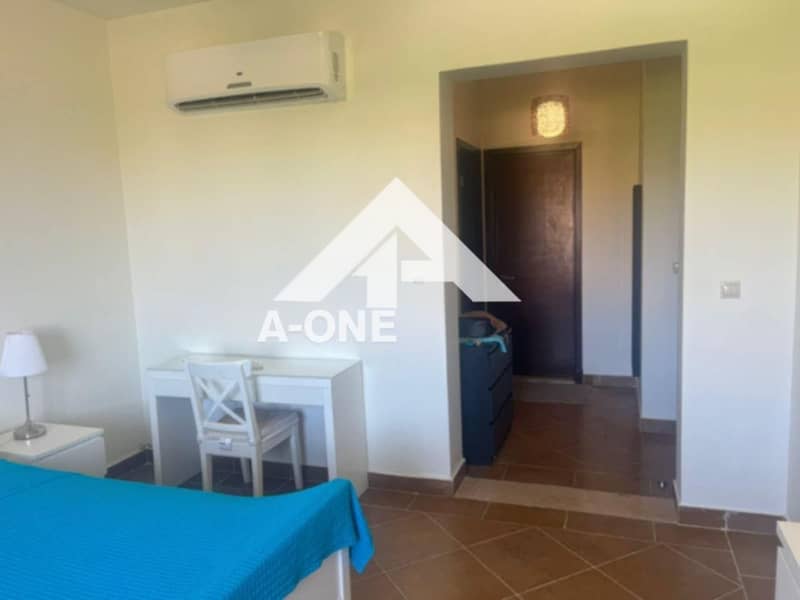 5 708a5d5c-5107-4512-b84c-d61580d4d283. jpg