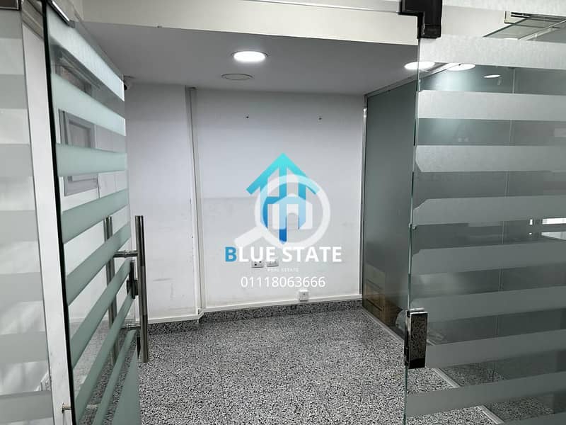 6 01118063666 (91). png