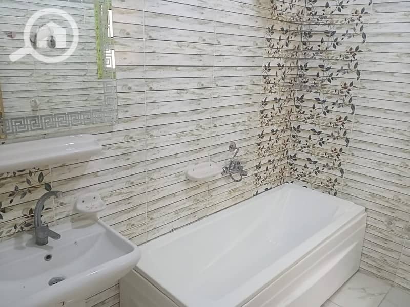 10 bcfc903e-7245-4d7e-82c9-8d72d24f8bc8. jpg