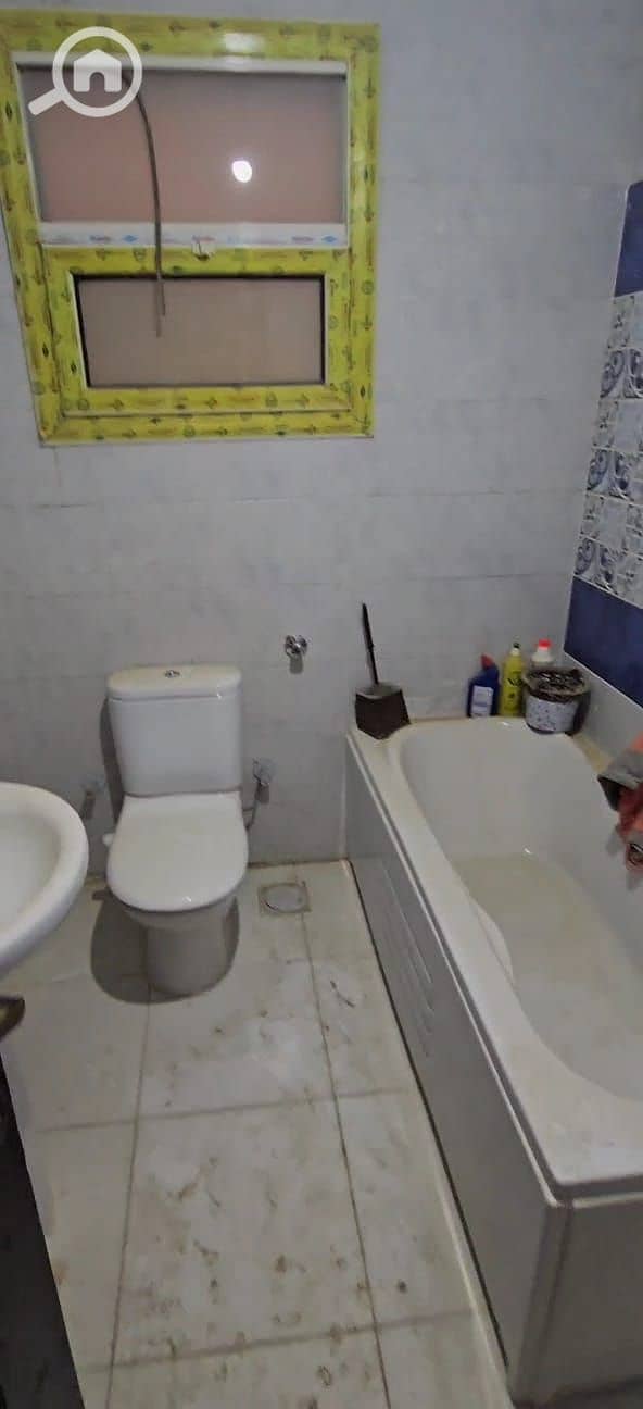 12 830302d8-3fe0-4667-a0ec-87a14a65de77. jpg