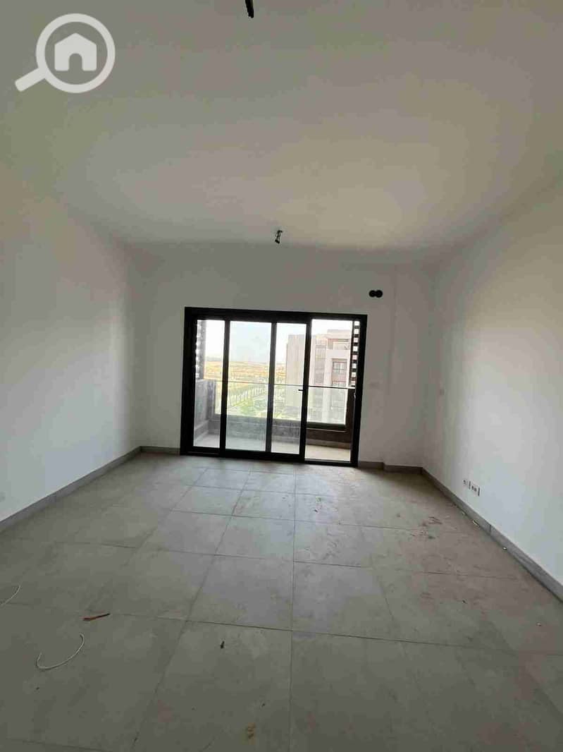 1000562813. jpg 1000562813. jpg