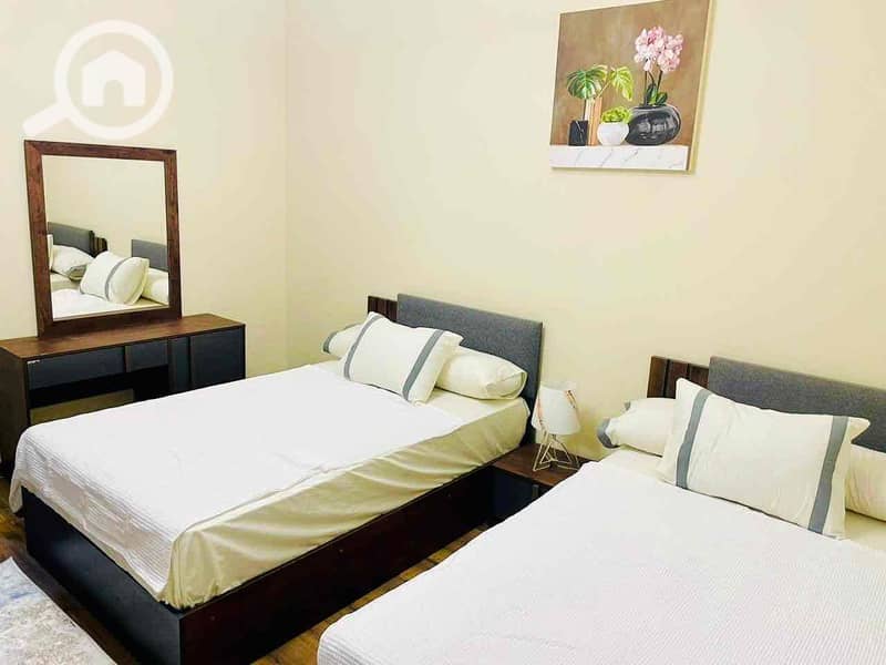 7 4e545513-0f8f-4918-aa64-3f24f2cb3a49. jpg