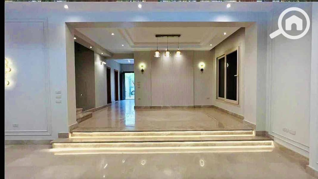 7 a03936b8-b5ff-47a7-bf4a-4571fa4dc6e2. jpg